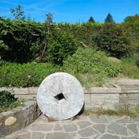 Ruota antica in pietra