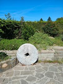 Ruota antica in pietra