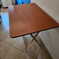 Tavolino richiudibile