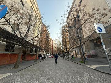 NEGOZIO A NAPOLI
