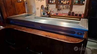 banco bar antico in stagno