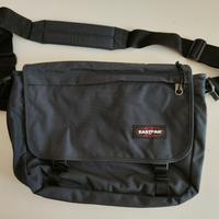 Borsa a tracolla Eastpak con porta Pc