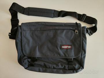 Borsa a tracolla Eastpak con porta Pc