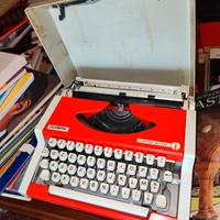 OLYMPIA TRAVELLER DE LUXE MACCHINA DA SCRIVERE QZE