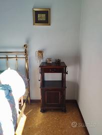 Coppia comodini classici alti in legno massello