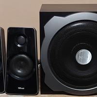 altoparlanti con subwoofer e 2 satelliti trust