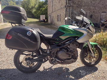 Moto Benelli Trek 1130