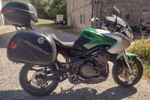 Moto Benelli Trek 1130