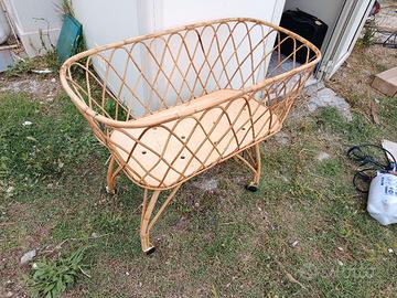 Culla in vimini.