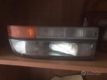 Faretto e fanale posteriore Ferrari testarossa