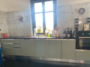 Cucina completa di elettrodomestici mai usata