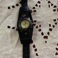 Orologio nero stile retrò