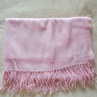Ampia pashmina rosa con frange