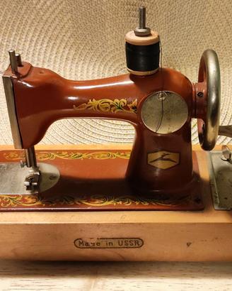 Orsha macchina da cucire vintage Made in USSR