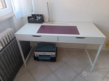 scrivania studio