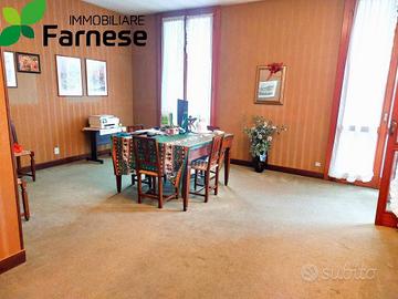Appartamento di 190 m² con più di 5 locali a Piace