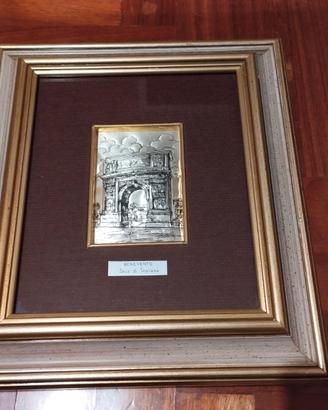 Quadro con targhetta in argento