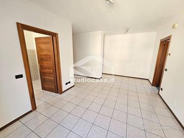 STREPITOSO BILOCALE PIANO ALTO CON BALCONE E ASCEN