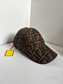 Cappello stile Fendi