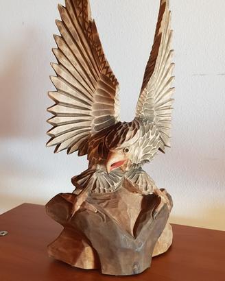 Aquila in legno