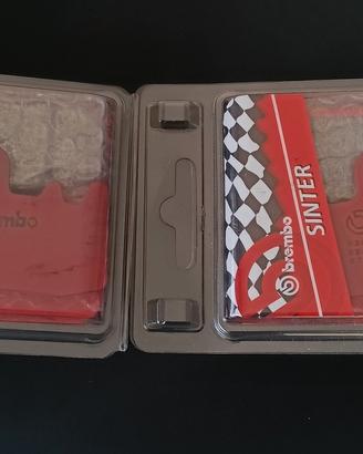 due coppie di pastiglie brembo 