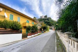 VILLA A SCHIERA A ACQUAPPESA