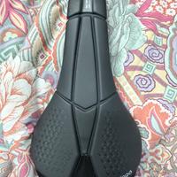 SELLA PROLOGO SCRATCH M5 TIROX 140MM