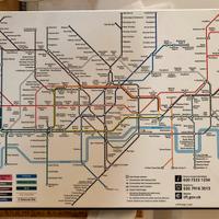 Mappa metropolitana di Londra su pannello di legno