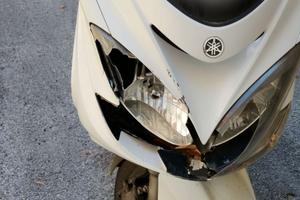 yamaha majesty 400 cc 30.000km  FARO ROTTO