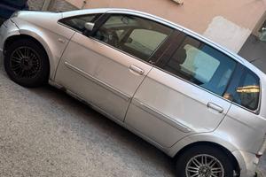 Lancia musa 1300 multijet 90cv anno 2009