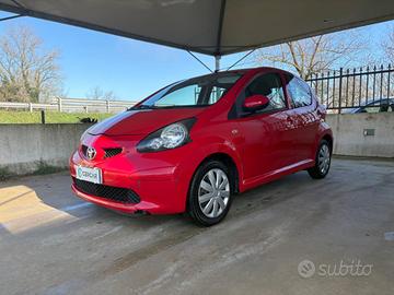 TOYOTA Aygo 1.0 12V VVT-i 5 porte OK NEOPATENTAT