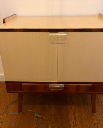 Mobile bar nordico vintage illuminato in formica.