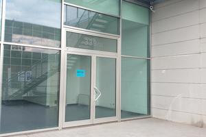 Come nuovo negozio con grande vetrina