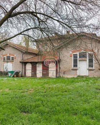 Villa di 340 m² con più di 5 locali e box auto a S