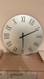 orologio in vetro opaco