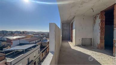 Attico con ampie terrazze