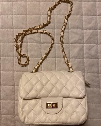 Borsetta tipo matelassé color bianco burro