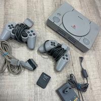 Play Station 1 completa di accessori