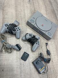 Play Station 1 completa di accessori
