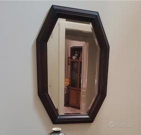 specchio con cornice in legno