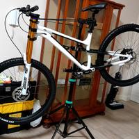 MTB Mountain bike doppia sospensione