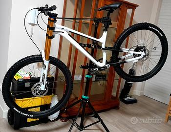 MTB Mountain bike doppia sospensione