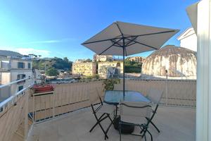 3 LOCALI A POZZUOLI