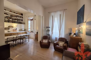 Appartamento di 140 m² con più di 5 locali a Firen