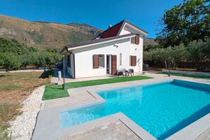 VILLA FICURINIA con Piscina ad uso esclusivo 
