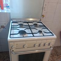 Cucina Smeg a metano con forno elettrico