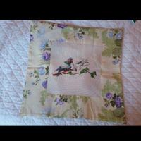 Cuscino 40×40 cm ricamato a mano 