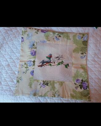 Cuscino 40×40 cm ricamato a mano 