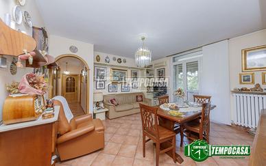 TRILOCALE LUMINOSO CON BALCONE, CANTINA E BOX