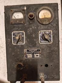 Antico caricabatteria per auto